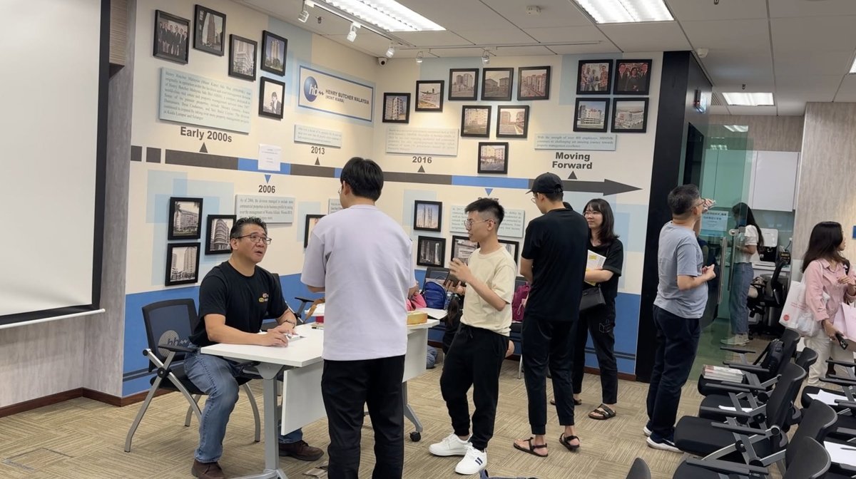 吉隆坡簽書交流